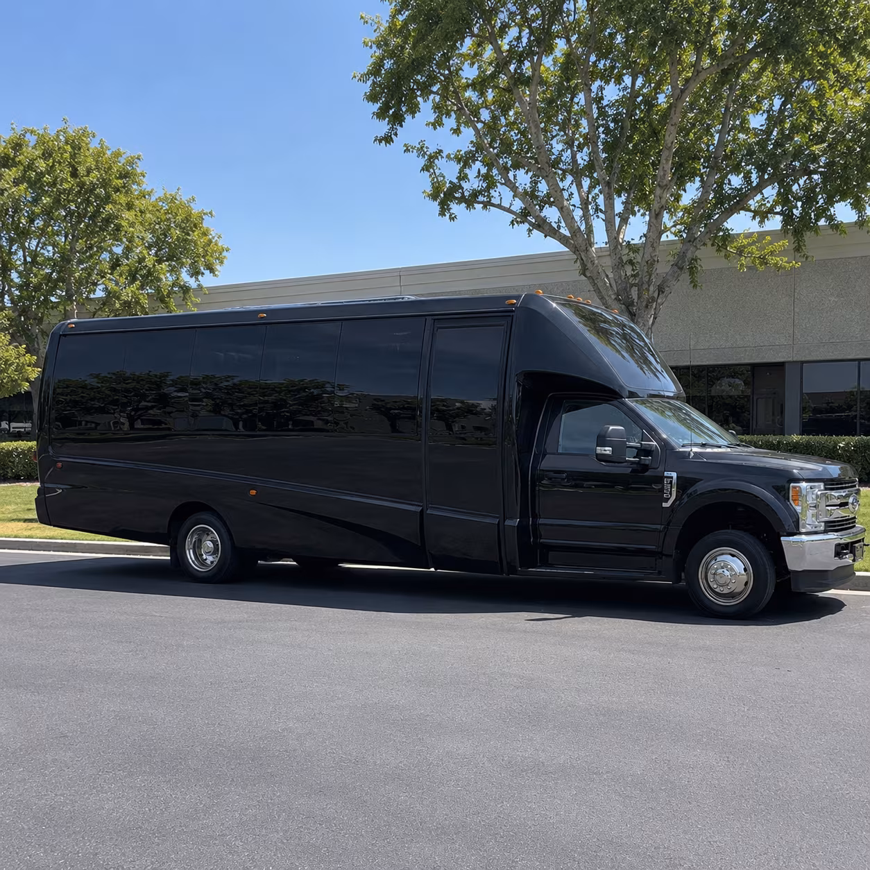 how the number of stops and hold time between them affect total booked hours in thousand oaks