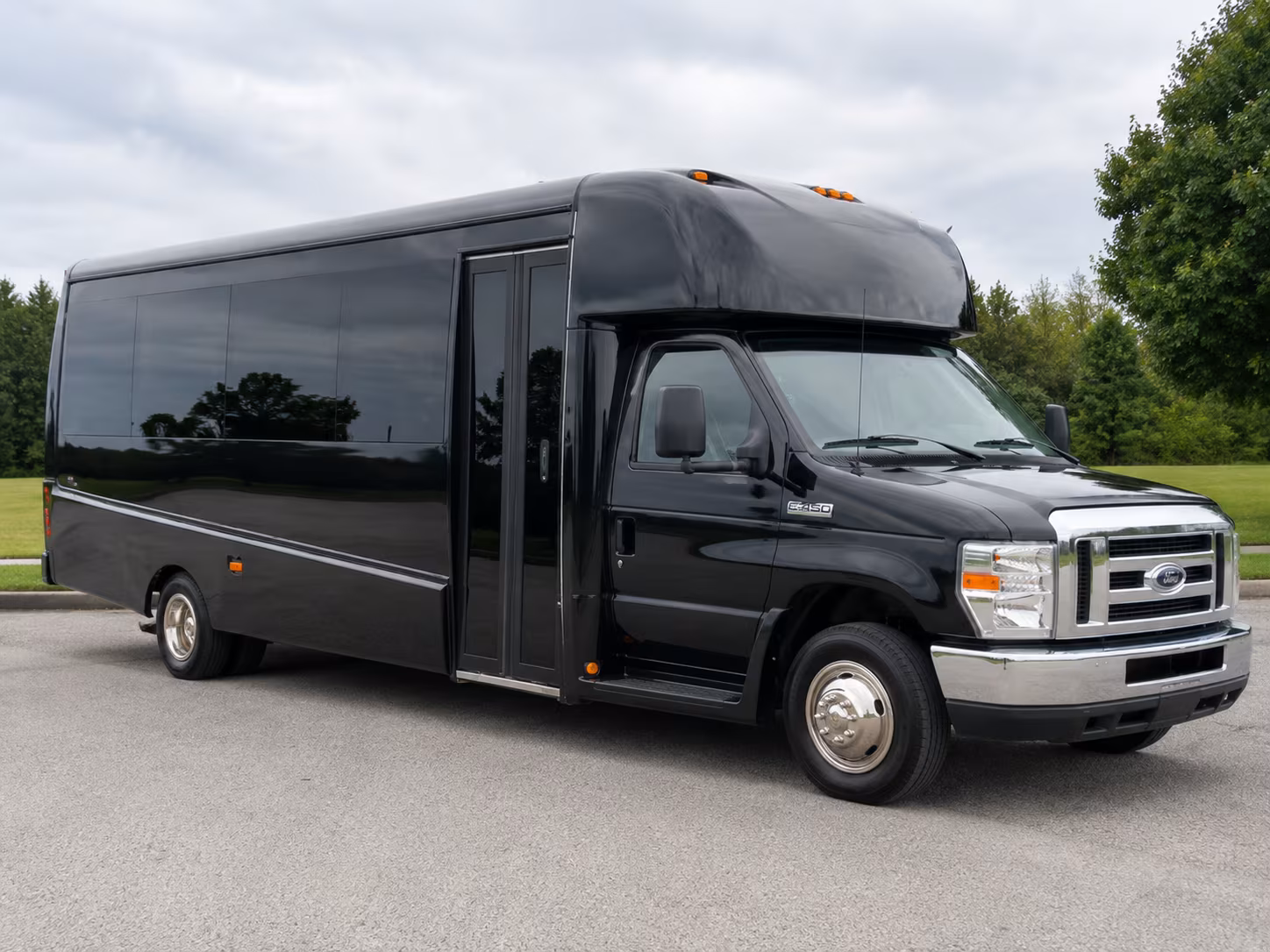 minibuses for thousand oaks wedding party transfers and getting ready logistics