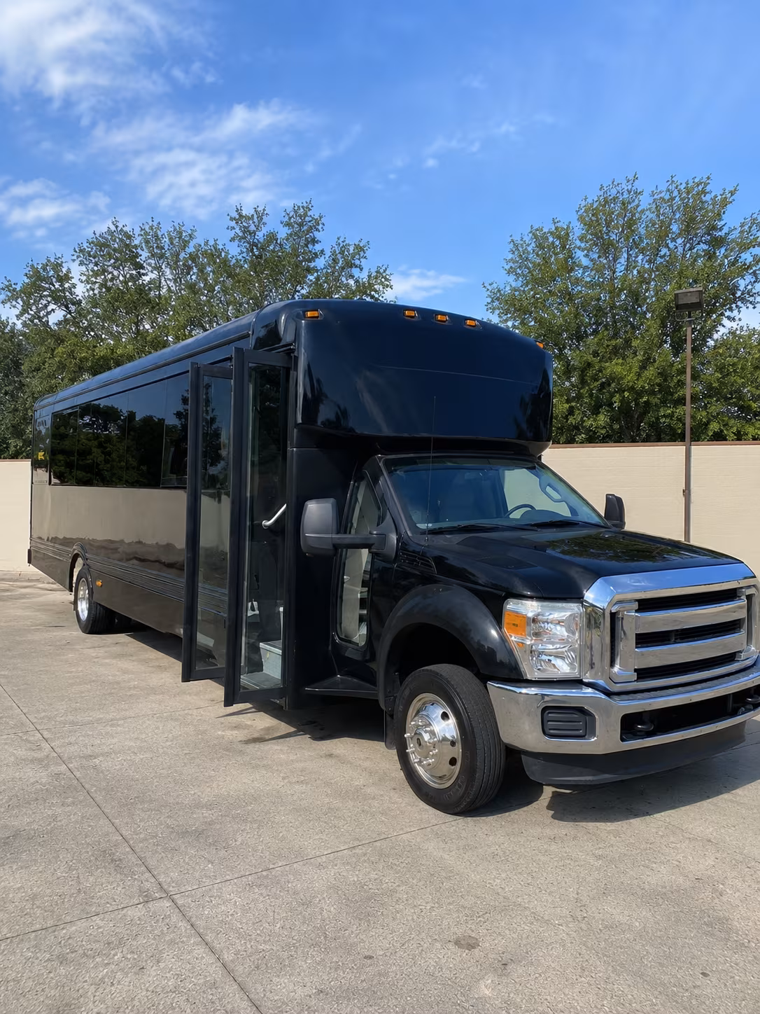 party bus rentals for thousand oaks proms at westlake high and beyond