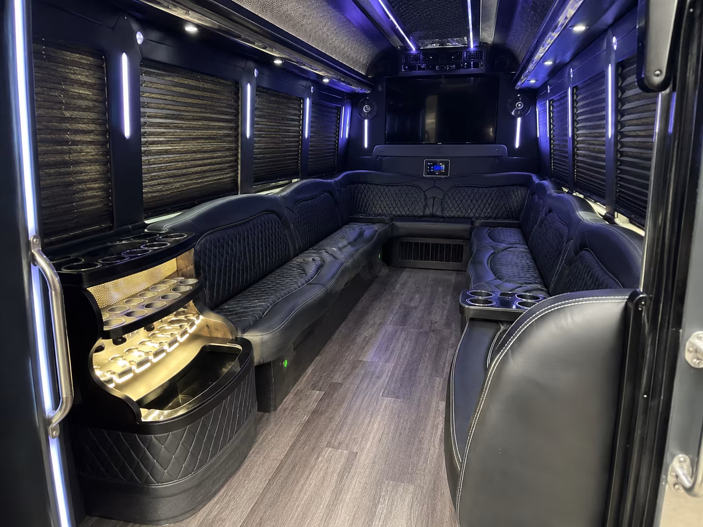 sports team and fan group buses in thousand oaks