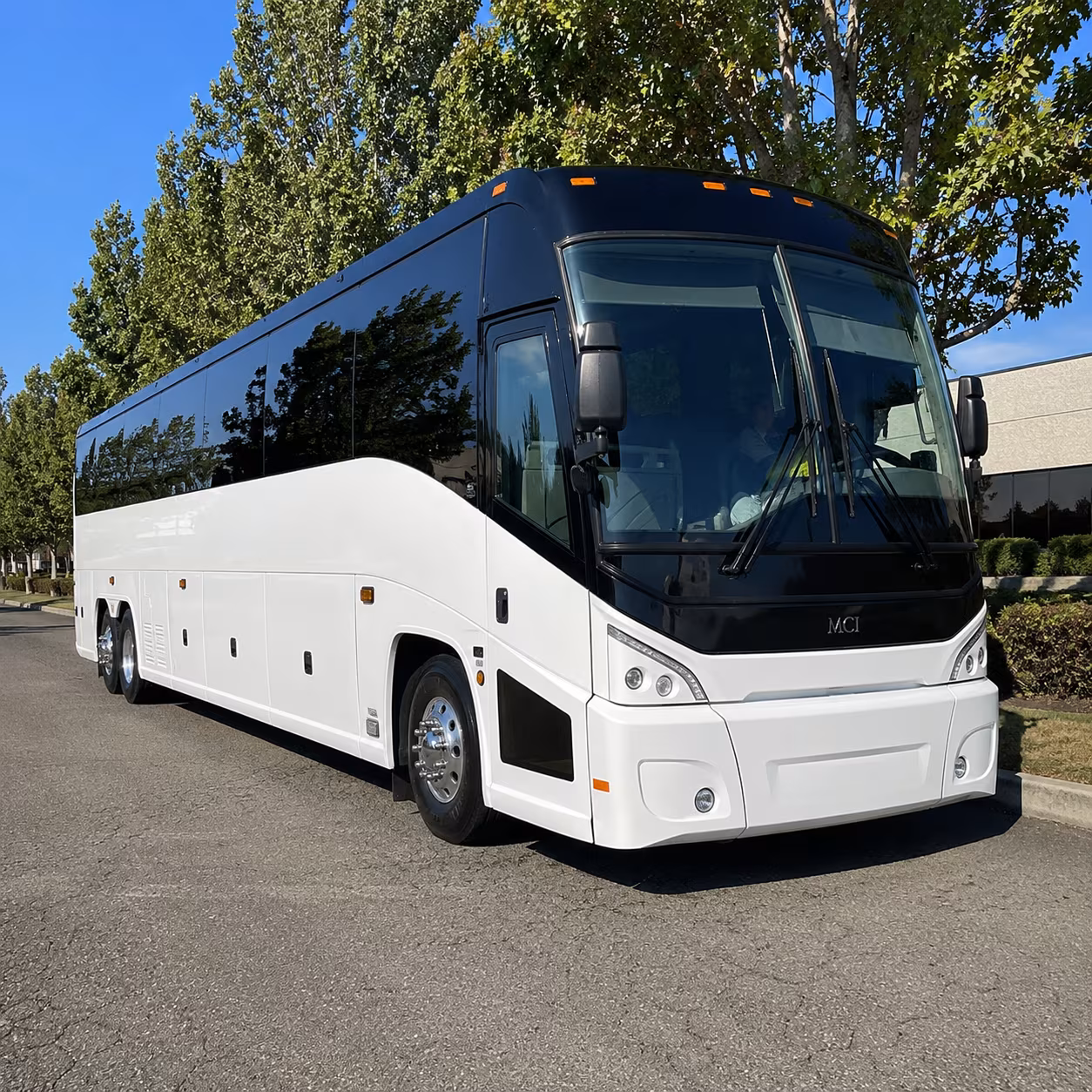 thousand oaks 50 passenger charter bus