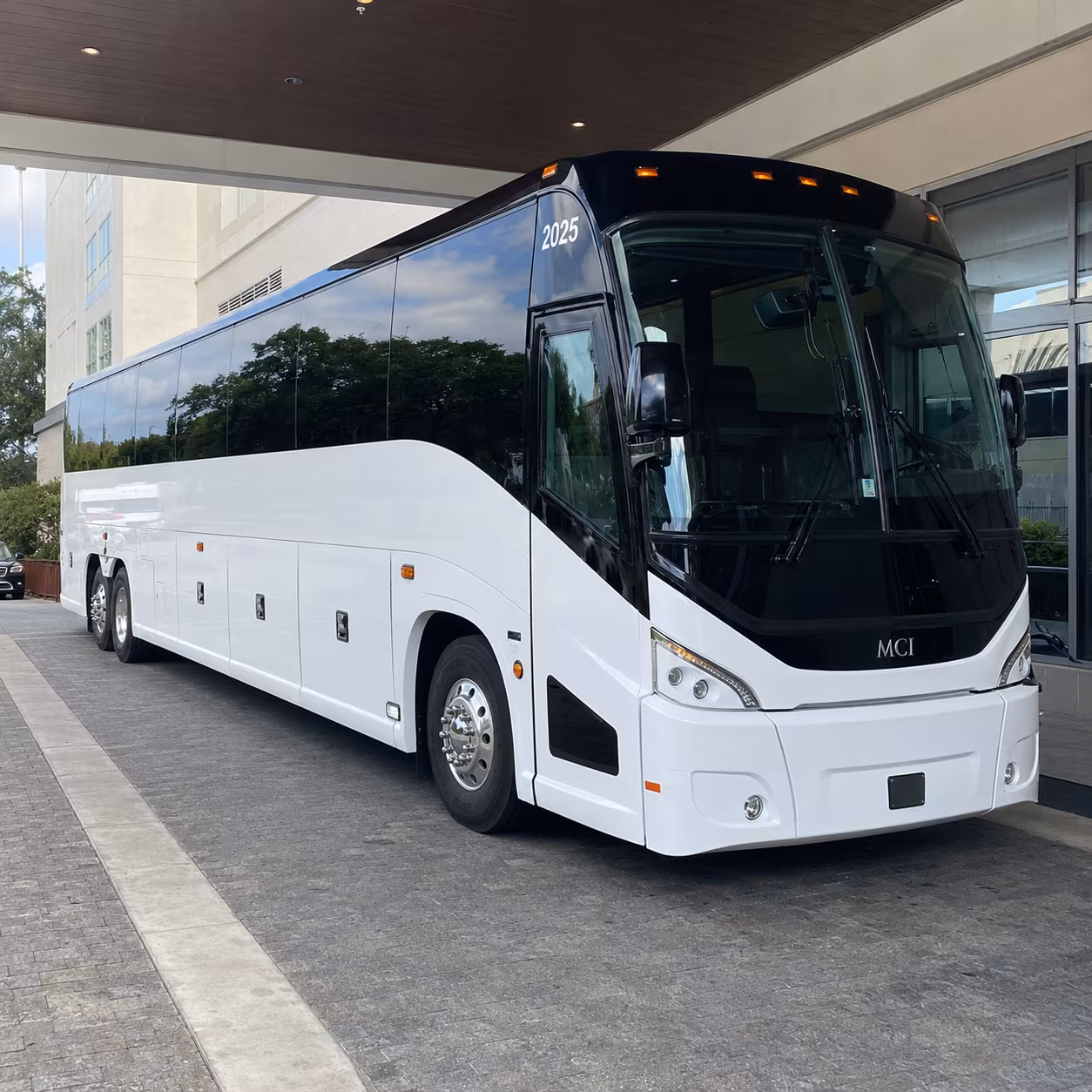 thousand oaks 54 passenger charter bus